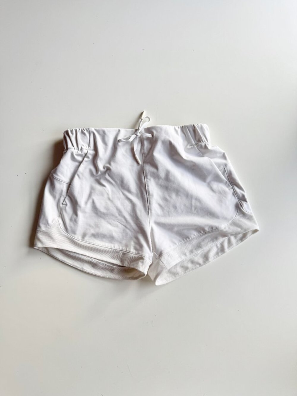 LULULEMON Sunsetting 3" White Mesh Trimmed Shorts, Size 4